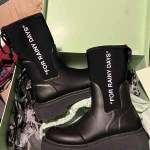 OFF WHITE RAIN BOOTS.